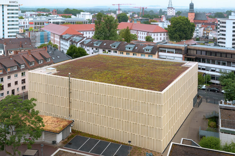 Hanau, Klinikum mit Gründach